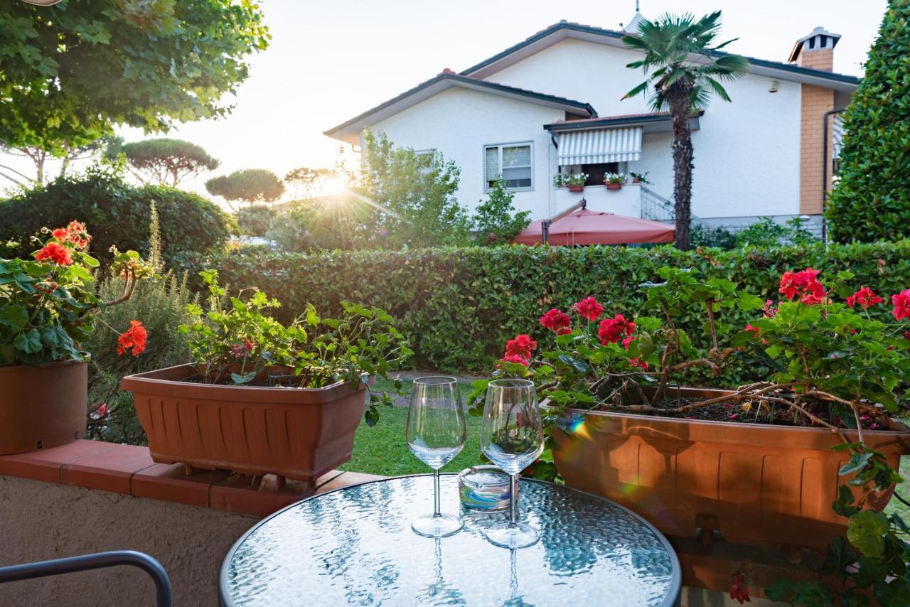 Apartment Holiday Versilia Camaiore Exteriér fotografie